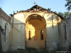 Cladirea bisericii in ruine