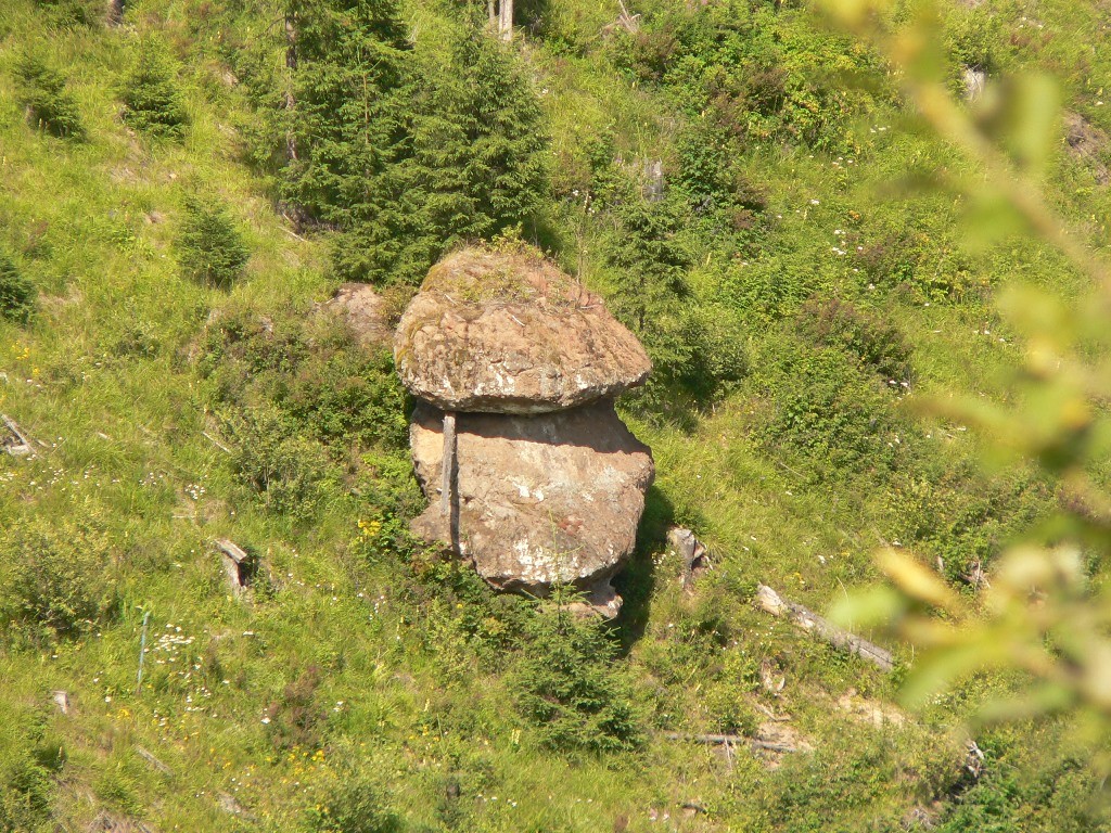 Hribul de piatra de pe Valea Jidanului - Muntii Calimani