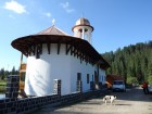 Intrarea in manastire  manastire calimani