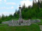 Monumentul si cimitirul din Pasul Casin Culmea Nyerges